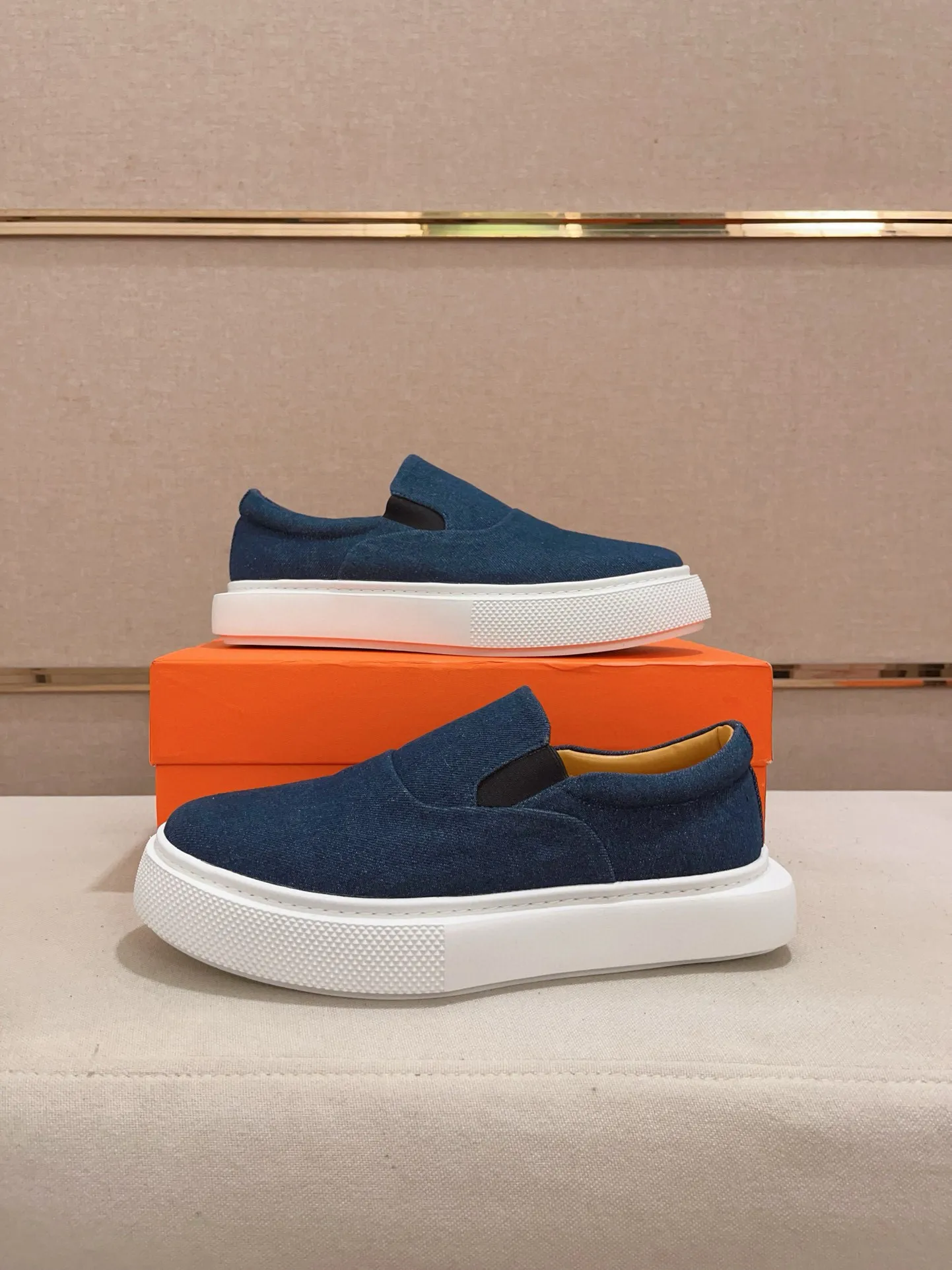 Men's clothing and shoes💰: 442💰《HERMES》【Classic original single version】Hermès; top 🔝purchase agent🔍🔍men's latest 🇺🇸 counter sales simultaneously, imported from Italy original ▲▲cowhide ▲▲ (high-end, nobility, class) ) Exquisite workmanship (Italian 🇮🇹 imported water-dyed 🐂 cowhide lining) sole: original sole provided by the original factory, ⚠️exclusive double-layer activity·TPR·rubber·combined molded outsole; super comfortable·wear-resistant·non-slip·environmental protection The real thing is more beautiful if you take the real thing (high quality, follow the order). You can enter and exit the counter at will * Number of yards: 38-44 (45 can be customized and cannot be returned or exchanged)